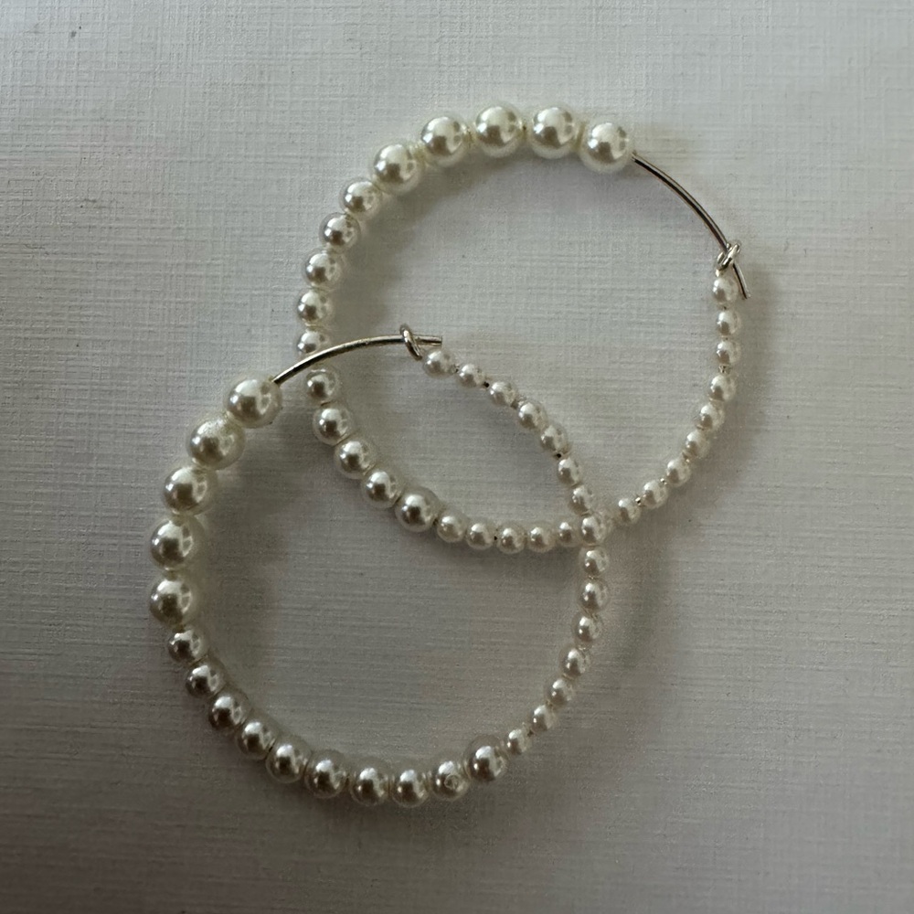 Graduated faux pearl hoop earrings